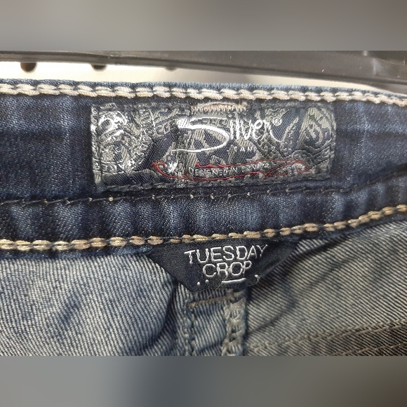 * Silver Brand Crop Jeans - Picture 4 of 5